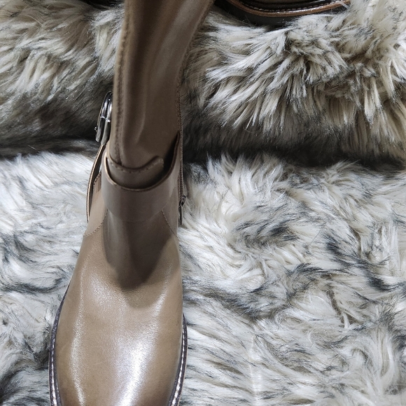 Vince Camuto New Taupe mild distressed Leather silver Accent Zip Boot Women 5.5 - Picture 6 of 9